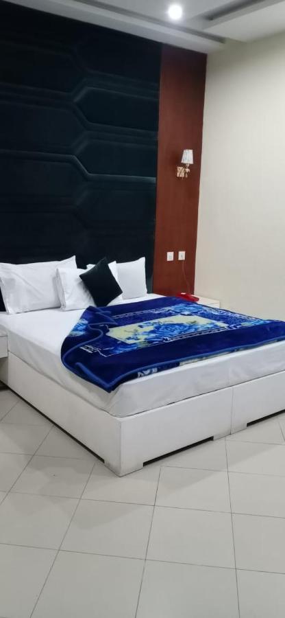 Hotel Pak Continental Мултан Экстерьер фото