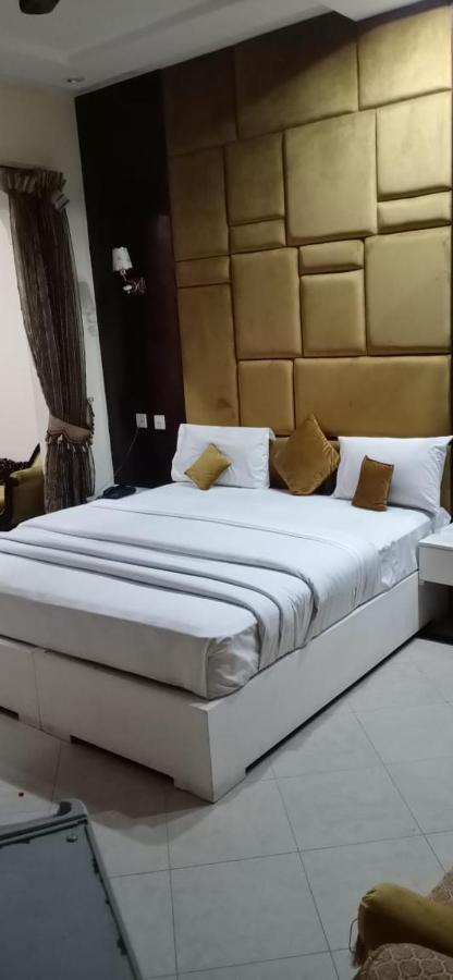 Hotel Pak Continental Мултан Экстерьер фото