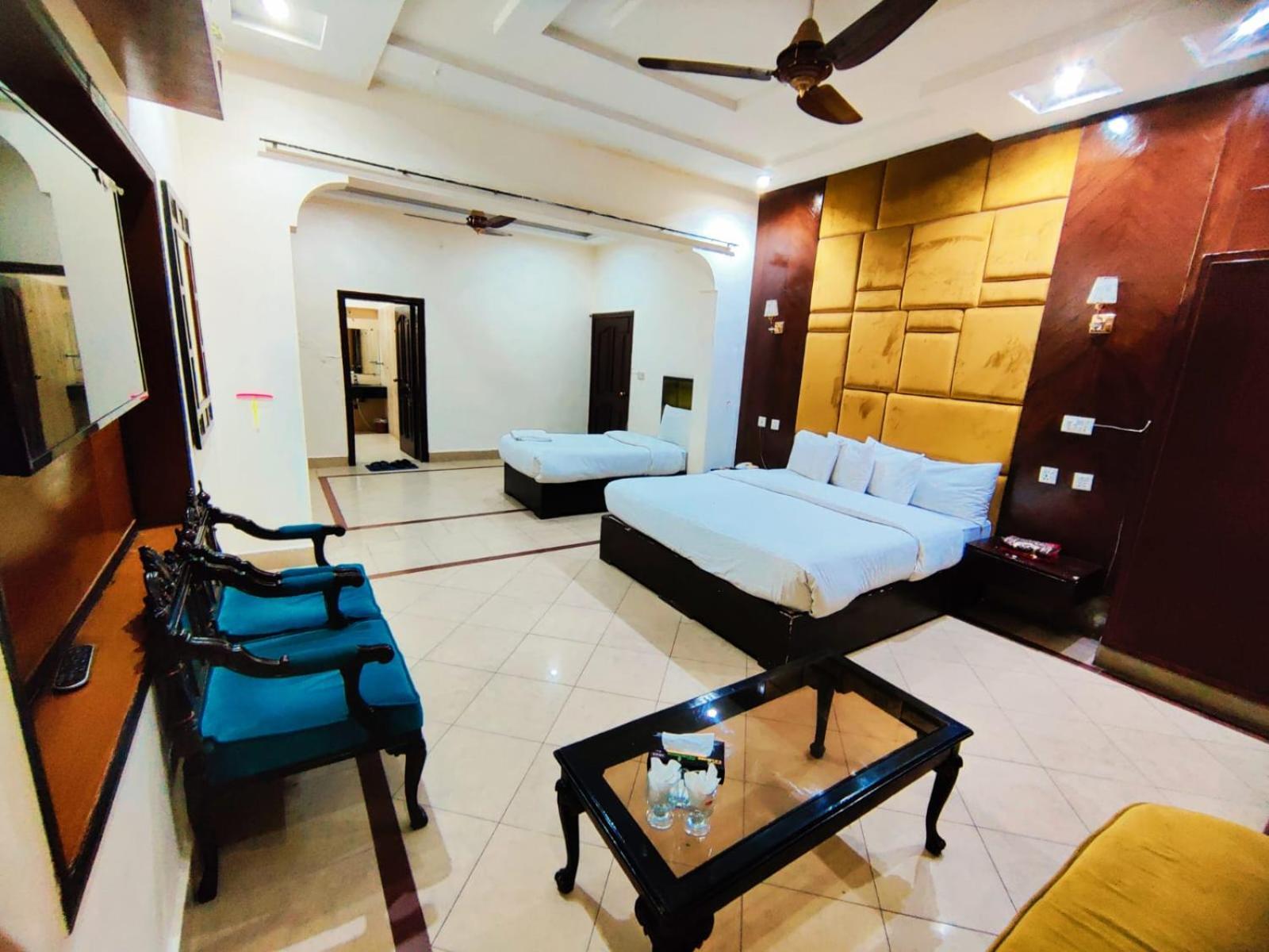 Hotel Pak Continental Мултан Экстерьер фото