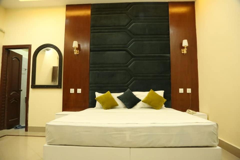 Hotel Pak Continental Мултан Экстерьер фото